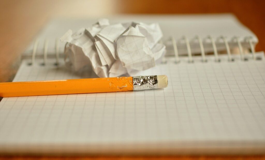 Pencil Notebook Crumpled Paper  - congerdesign / Pixabay